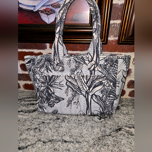 Vince Camuto Handbags - VINCE CAMUTO CANVASS TOTE BAG